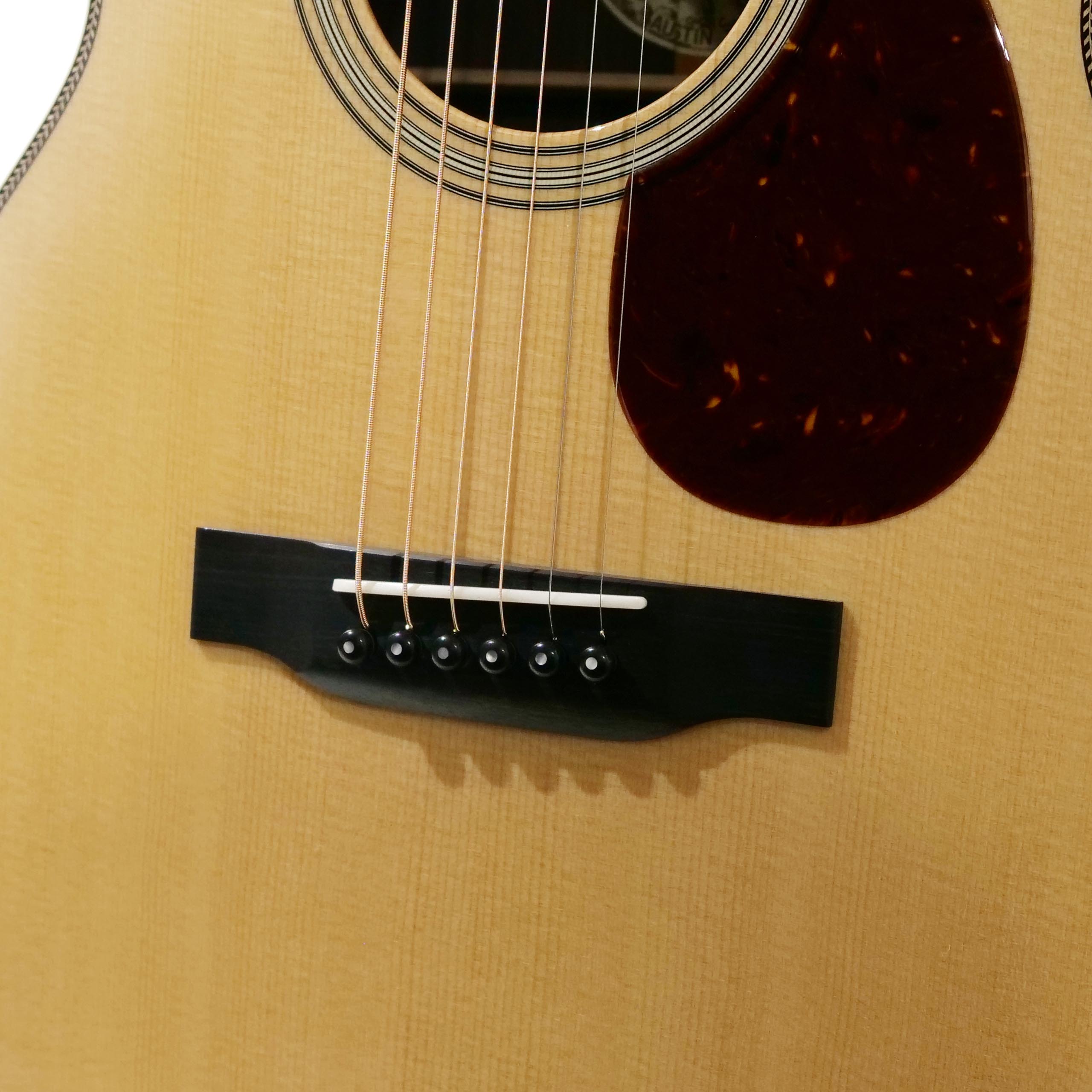 COLLINGS OM-2H Cutaway|ドルフィンギターズ